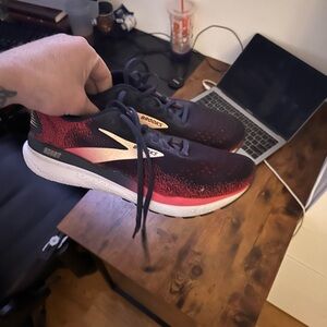 Brooks women’s Black and Red Running Shoes